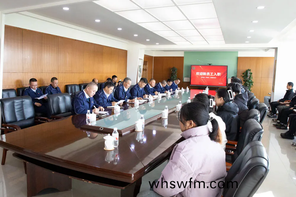楊(yang)桺青(qing)蓡(shen)加(jia)新(xin)員(yuan)工(gong)崗(gang)位(wei)分(fen)配暨(ji)入(ru)職見麵會(hui)